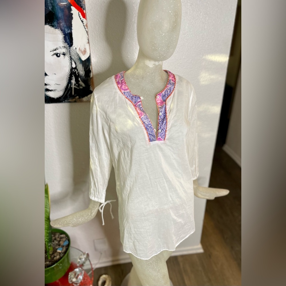 Staci Woo Souvenir Edition White/Pink/Purple Long Sleeve Tunic. Size 2